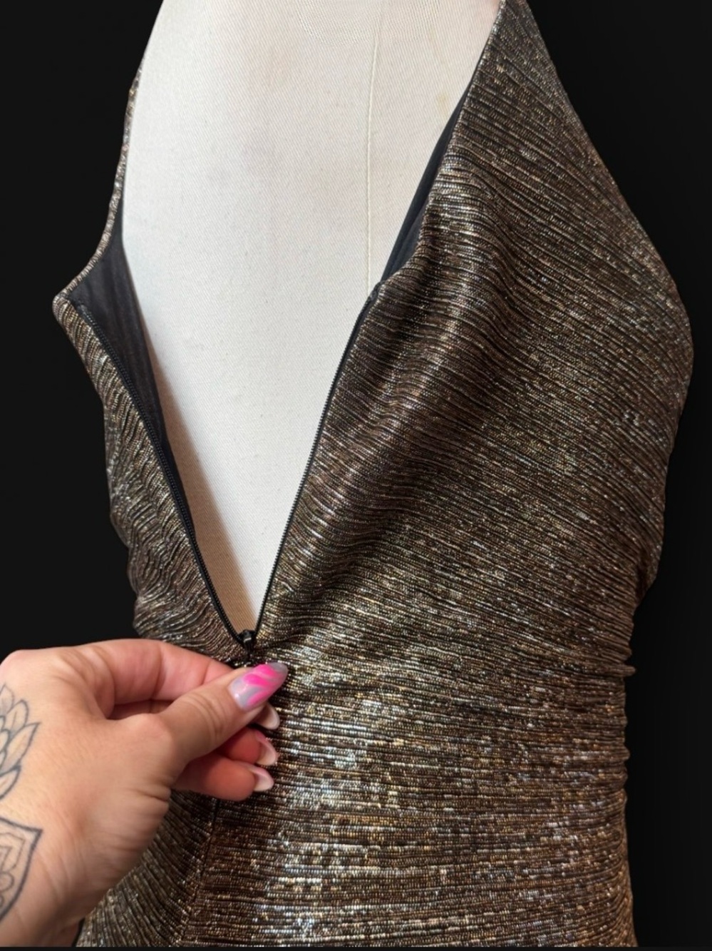 Laundry By Shelli Segal One-Shoulder Shimmery Bronze Gown fully lined with slit - Picture 4 of 12